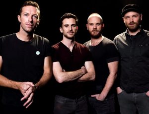 Coldplay: ecco il nuovo singolo “We Pray” con Little Simz e altri