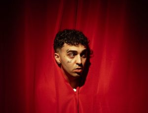 Chi è Welo, che canta la sigla di Sanremo 2026 “Emigrato”