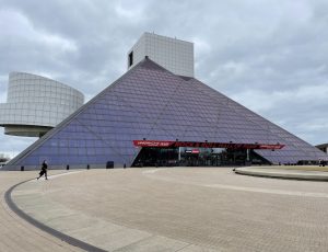 Oasis e Phil Collins: gli ammessi alla Rock & Roll Hall of Fame