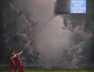 Raye scriverà la canzone principale del prossimo 007